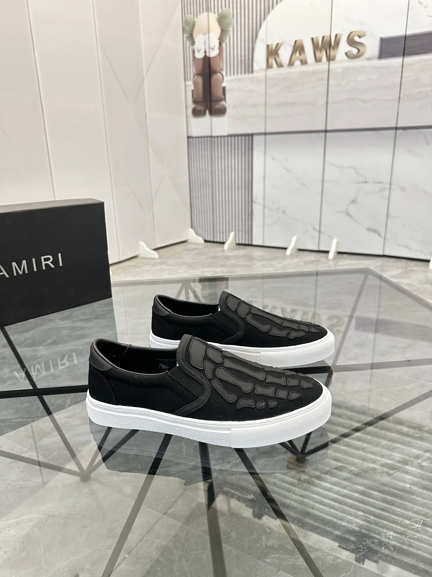 Men's shoes for sale 💰: 💰P420¥ Product trademark: AMIRI*「EMIR*] slip-on Regular size: 38-44 (can be customized to 37.45.46) Product materials: Upper imported original fabric spliced ​​cowhide, breathable lining, original outsole. No.: 1023